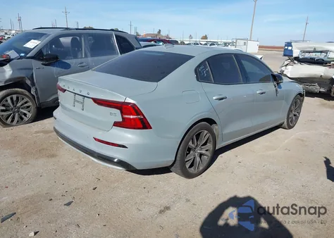 2025 Volvo S60 B5 Core z USA, uszkodzony, nr VIN 7JRL12FJ0SG362525